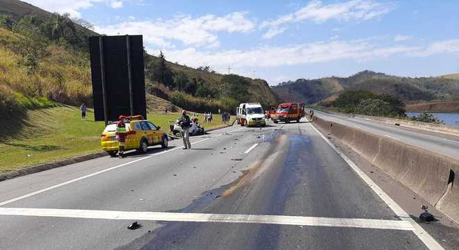Pai provoca acidente e mata os dois filhos na Dutra em Lavrinhas, no interior de SP Pai provoca acidente e mata os dois filhos na Dutra em Lavrinhas, no interior de SP