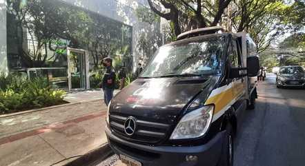 Pai do menino encontrou os corpos no apartamento