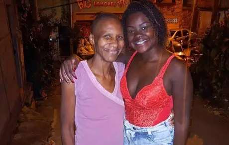 'Deise do tombo' já arrecadou mais de R$60 mil para ajudar vizinha com câncer