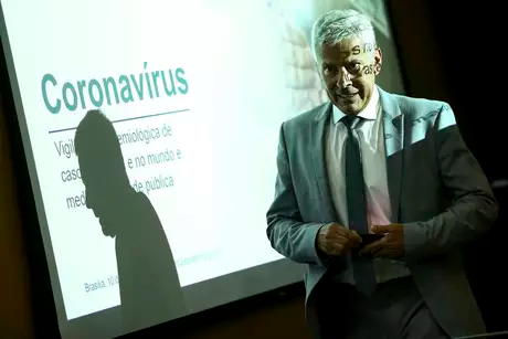 O secretário-executivo do Ministério da Saúde, João Gabbardo, durante entrevista coletiva sobre o novo coronavírus O secretário-executivo do Ministério da Saúde, João Gabbardo, durante entrevista coletiva sobre o novo coronavírus