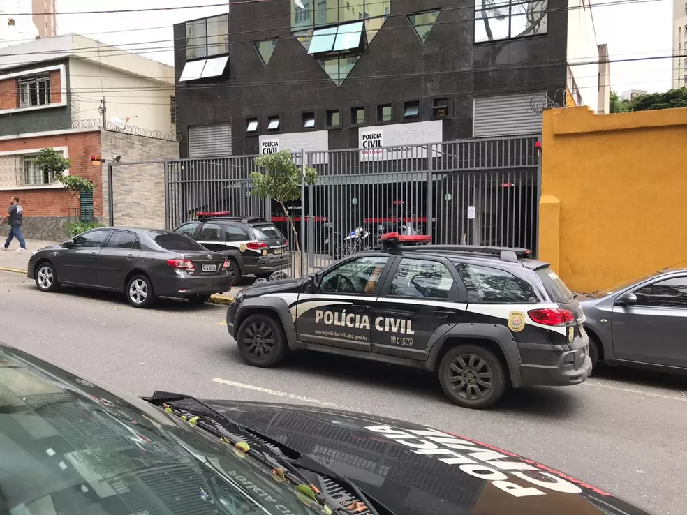 A mãe foi encaminhada à Delegacia de Mulheres, em BH, para prestar depoimento — Foto: Eullym Ferreira / TV Globo