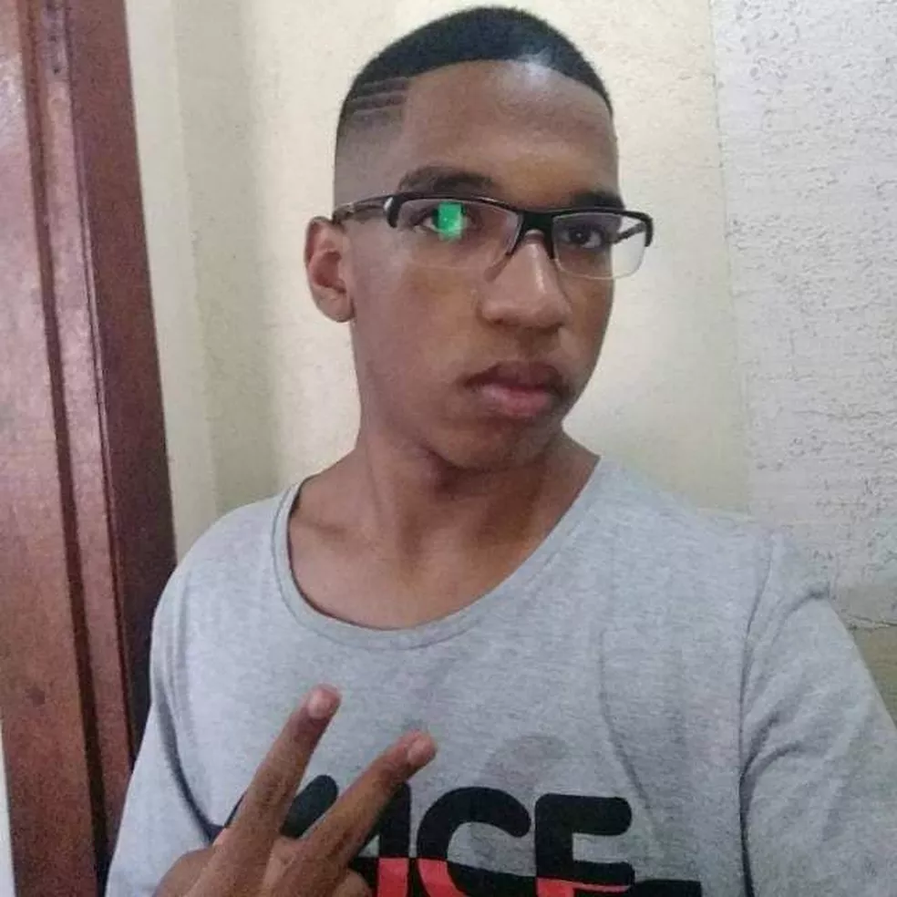 Estudante estava passeando com a família no momento de perfuração em Praia Grande, SP — Foto: Arquivo pessoal Estudante estava passeando com a família no momento de perfuração em Praia Grande, SP — Foto: Arquivo pessoal