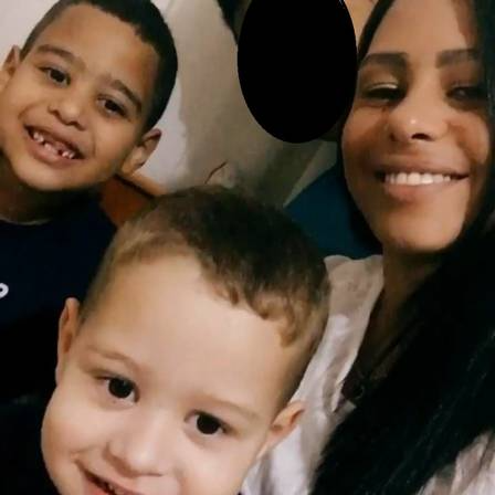 Stephany Ferreira Peixoto com os filhos Bruno e Arthur