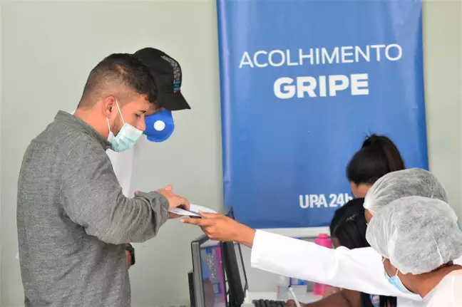 Atendimento em uma das tendas montadas pela Secretaria Estadual de Saúde do Rio para atender pacientes com sintomas de gripe Atendimento em uma das tendas montadas pela Secretaria Estadual de Saúde do Rio para atender pacientes com sintomas de gripe