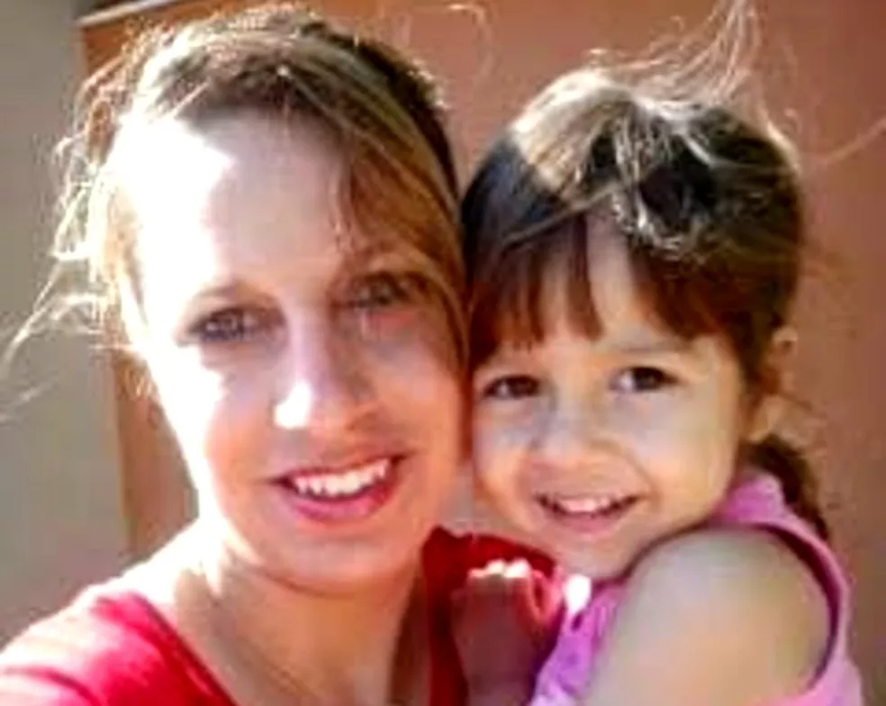 Polícia encontra corpos de mãe e filha enterrados em quintal de casa em Pompeia — Foto: Arquivo pessoal