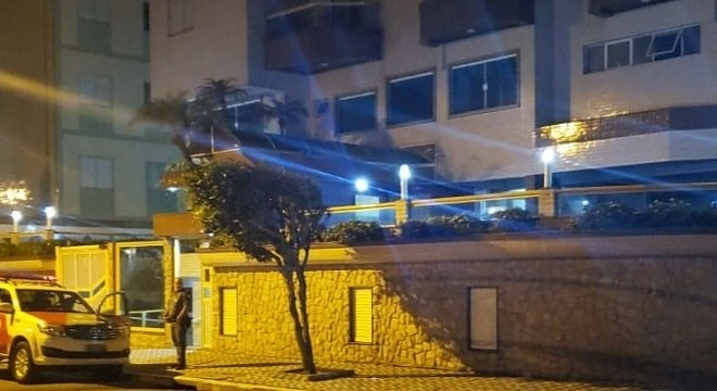 Ainda não se sabe se o recém-nascido já estava morto ou se morreu com a queda