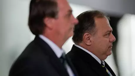 Pazuello com o presidente Jair Bolsonaro; Ministério da Saúde foi avisado sobre a possibilidade de falta de oxigênio hospitalar em Manaus no dia 8 de janeiro Pazuello com o presidente Jair Bolsonaro; Ministério da Saúde foi avisado sobre a possibilidade de falta de oxigênio hospitalar em Manaus no dia 8 de janeiro