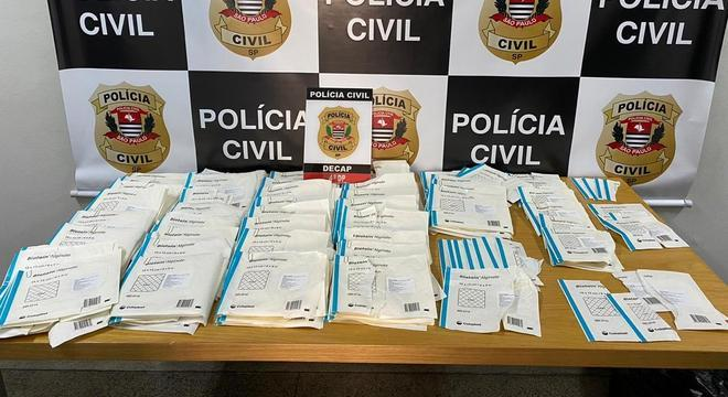 Foram apreendidos R$30 mil em produtos hospitalares na casa da mãe de suspeito