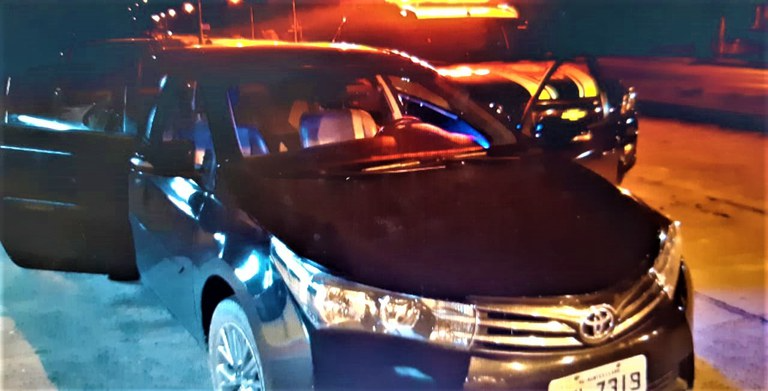 Erro de grafia na placa ajuda policiais a recuperarem Corolla roubado