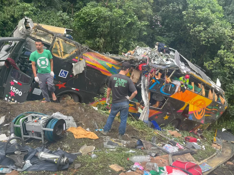 Acidente na BR-376, em Guaratuba, deixou mortos e feridos — Foto: Arquivo pessoal/Juliano Neitzke