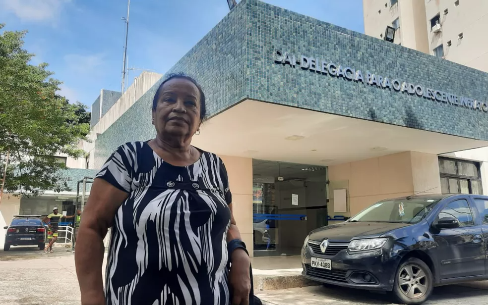 Bebê foi achada por Joca, no bairro do Nordeste de Amaralina, em Salvador — Foto: Jefte Rodrigues/TV Bahia