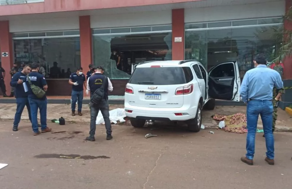 Carro em que as vítimas estavam — Foto: Redes sociais