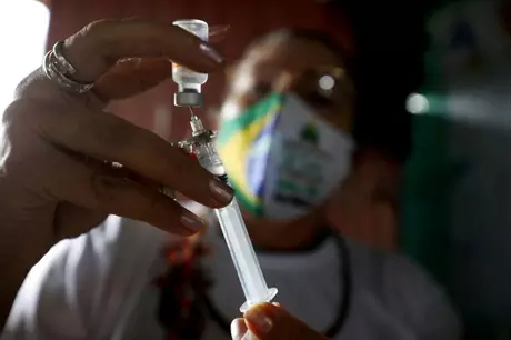 Vacinação contra Covid-19 em Manaus 13/2/2021 REUTERS/Bruno Kelly