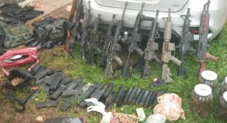 Polícia encontrou um arsenal dentro de um sítio na cidade de Varginha (MG)