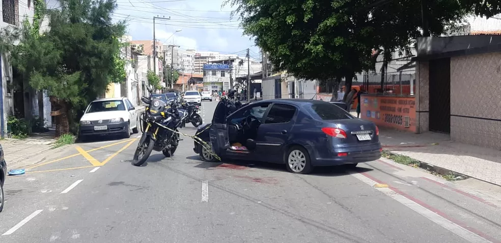 O homem foi capturado próximo ao cruzamento das ruas Gustavo Sampaio com Raimundo Arruda, na Parquelândia — Foto: Leábem Monteiro/SVM O homem foi capturado próximo ao cruzamento das ruas Gustavo Sampaio com Raimundo Arruda, na Parquelândia — Foto: Leábem Monteiro/SVM