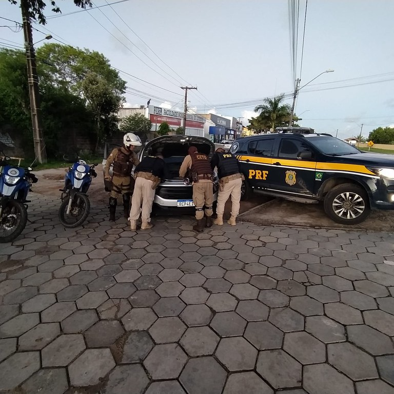 As diligências iniciaram após o proprietário que teve o seu veículo clonado informar que estava recebendo multas em locais por onde nunca trafegou e também pontos na carteira sem ter cometido infração de trânsito.