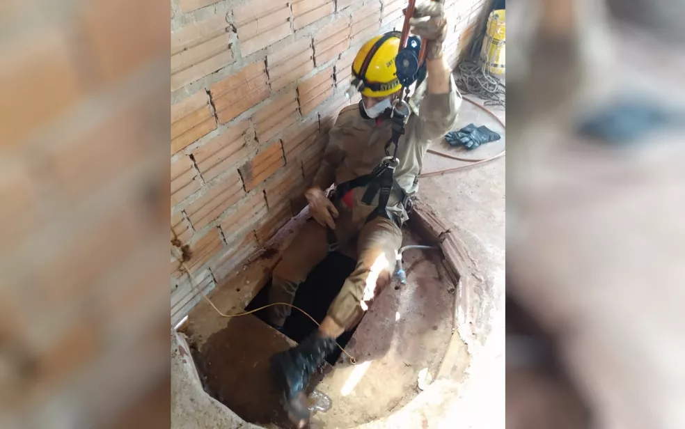 Equuipe resgata criança e o pai dela de dentro de cisterna de mais de 10 metros de profundidade — Foto: Divulgação/Corpo de Bombeiros