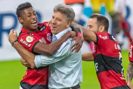 Bruno Henrique celebra gols pelo Flamengo com o técnico Renato Gaúcho Bruno Henrique celebra gols pelo Flamengo com o técnico Renato Gaúcho