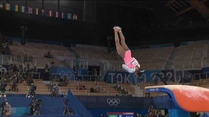 Rebeca Andrade faz grande salto e consegue a média de 15.083 Rebeca Andrade faz grande salto e consegue a média de 15.083