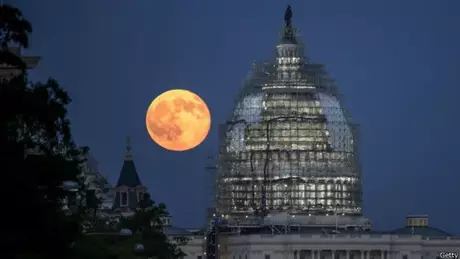 A Lua Azul apareceu dessa forma em Washington, nos Estados Unidos, em 2015 A Lua Azul apareceu dessa forma em Washington, nos Estados Unidos, em 2015
