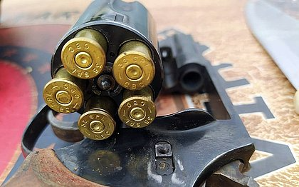 SSP apresenta arma que teria sido usada por Lindomar em confronto com PMs em Anagé