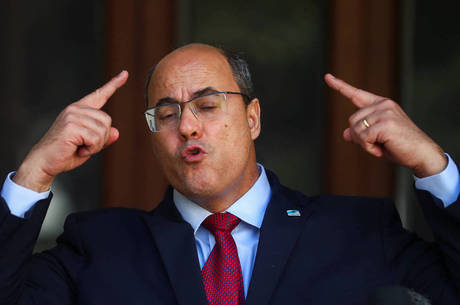 Wilson Witzel permanece afastado do cargo