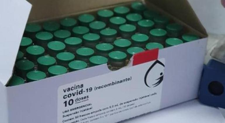 Cada frasco armazena quantidade de imunizante suficiente para 10 doses