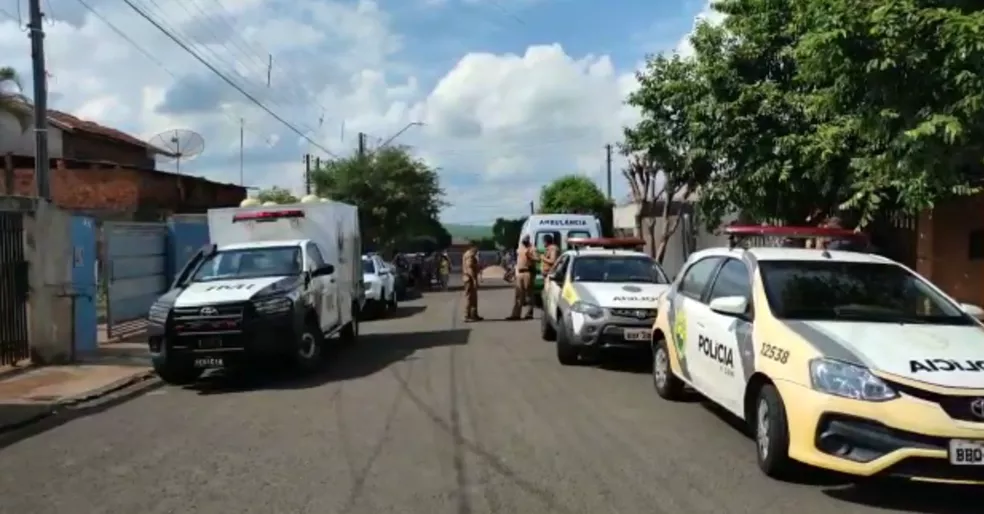Adolescente foi esfaqueada na rua, em Sertanópolis — Foto: PM/Divulgação