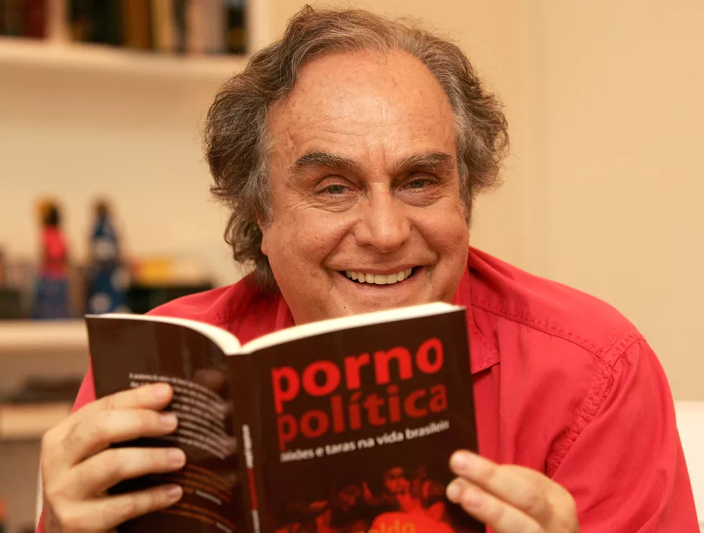 Arnaldo Jabor durante entrevista para falar do lançamento de seu livro 