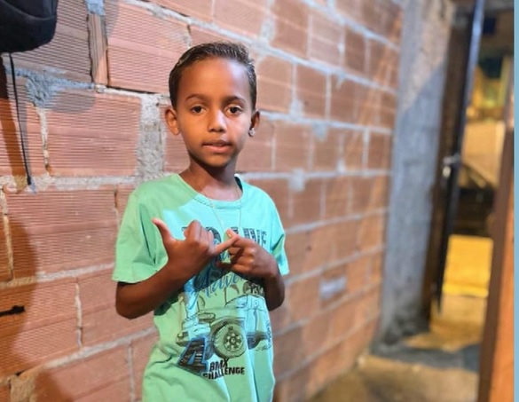 Samuel, de 7 anos, andava de bicicleta quando sofreu o acidente