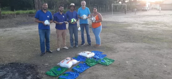 Prefeitura de Teixeira realiza entrega de materiais esportivos na comunidade de Duque de Caxias