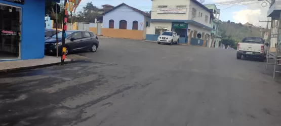 Trabalho ostensivo da Prefeitura de Medeiros Neto mantém ruas limpas após cada noite do Arraiá do Água Fria