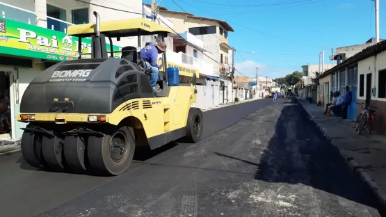 O asfalto chegou na Rua Jovita Fontes e na Avenida Central em Mucuri
