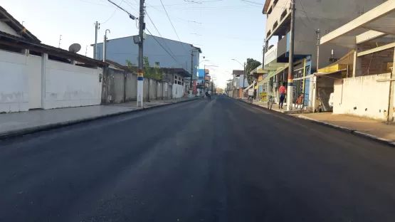 O asfalto chegou na Rua Jovita Fontes e na Avenida Central em Mucuri