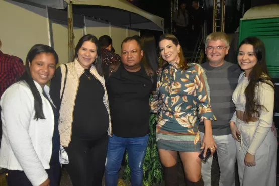 Gine & Geno e Cacau com Leite fecham com chave de ouro o Arraiá da Água Preta, em Itanhém