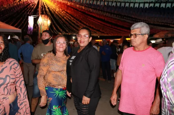 Gine & Geno e Cacau com Leite fecham com chave de ouro o Arraiá da Água Preta, em Itanhém