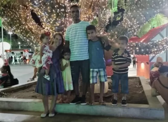Vídeo mostra colisão entre carro e carreta que matou uma família de 06 pessoas na BR 101 no ES Vídeo mostra colisão entre carro e carreta que matou uma família de 06 pessoas na BR 101 no ES